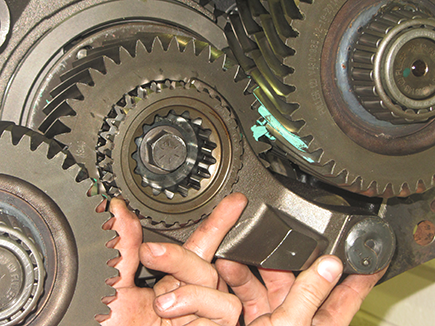 _Graphics/Web/Aux Section Splitter Cylinder Installation Step 1b.png